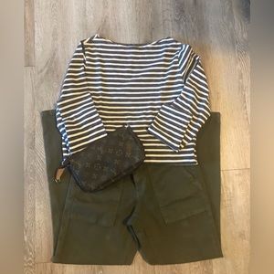 🌻 Gap Long Sleeve Grey and White Size ( M ) 🌻🌻